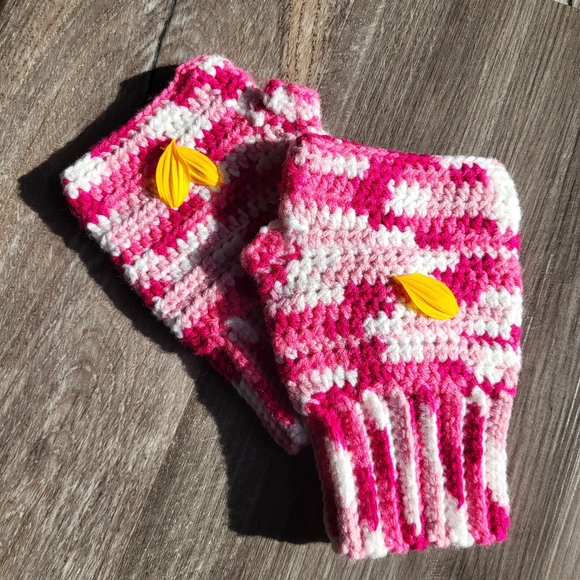 Handmade Crochet Candycane Fingerless Gloves - Picture 5 of 11
